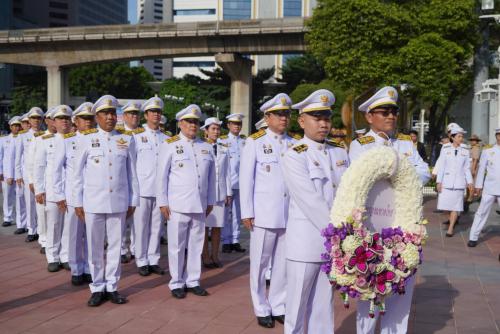 กรมการพัฒนาชุมชน ร่วมพิธีวางพวงมาลาถวายราชสักการะพระบรมราชานุสรณ์พระบาทสมเด็จพระมงกุฎเกล้าเจ้าอยู่หัว เนื่องในวันสมเด็จพระมหาธีรราชเจ้า