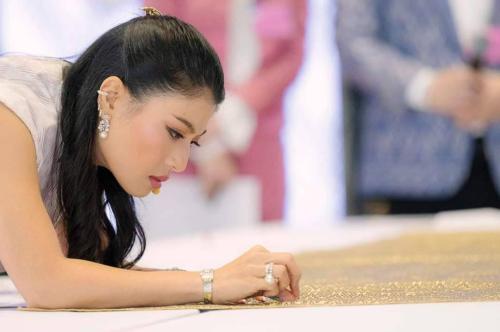 สมเด็จพระเจ้าลูกเธอ เจ้าฟ้าสิริวัณณวรี นารีรัตนราชกัญญา เสด็จเป็นองค์ประธานการประกวดผ้าลายพระราชทาน “ผ้าลายสิริวชิราภรณ์” และงานหัตถกรรม รอบตัดสิน ระดับประเทศ ประจำปี 2567