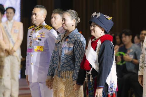 สมเด็จพระเจ้าลูกเธอ เจ้าฟ้าสิริวัณณวรี นารีรัตนราชกัญญา เสด็จเป็นองค์ประธานการประกวดผ้าลายพระราชทาน “ผ้าลายสิริวชิราภรณ์” และงานหัตถกรรม รอบตัดสิน ระดับประเทศ ประจำปี 2567