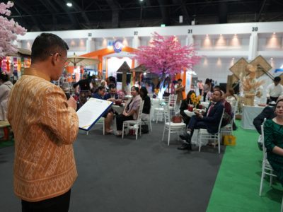 ท่านเอกอัครราชทูตและคณะผู้แทนจากสถานทูต เยี่ยมชมงาน จิบน้ำชายามบ่ายใน “OTOP City 2024 Happy Market มอบความสุข ด้วยของขวัญล้ำค่า จากภูมิปัญญาไทย”