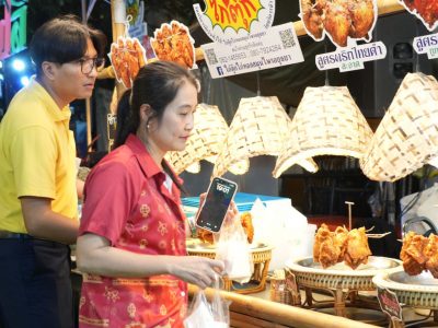 นายกสมาคมแม่บ้านมหาดไทย เยี่ยมชมและให้กำลังใจผู้ผลิต ผู้ประกอบการ OTOP ภายในงานกาชาดประจำปี พ.ศ. 2567
